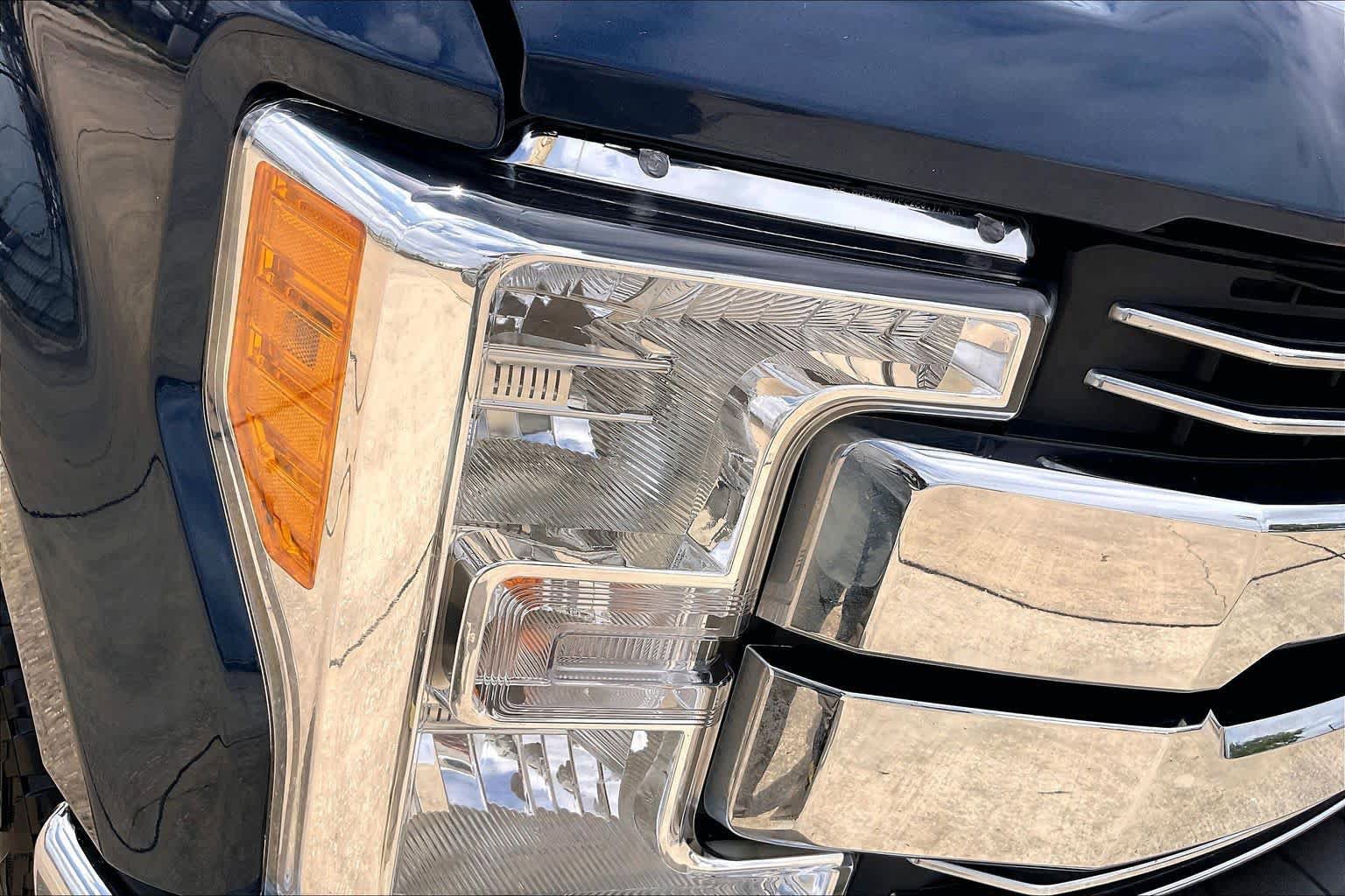 Used 2017 Ford F250 Lariat w/ FX4 Off-Road Package AWD/4WD image 28