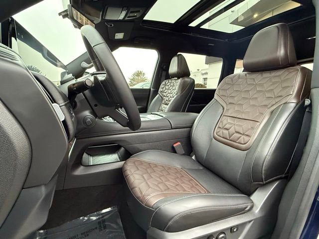 Used 2025 Nissan Armada Platinum Reserve image 17