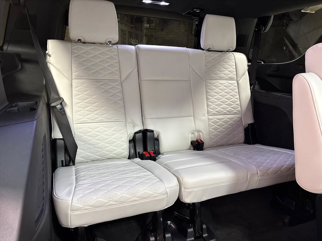 Used 2025 Cadillac Escalade Sport Platinum w/ LPO, ONYX Package image 41