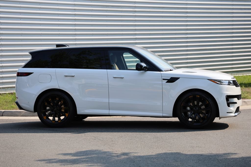 New 2026 Land Rover Range Rover Sport Dynamic SE AWD/4WD image 2