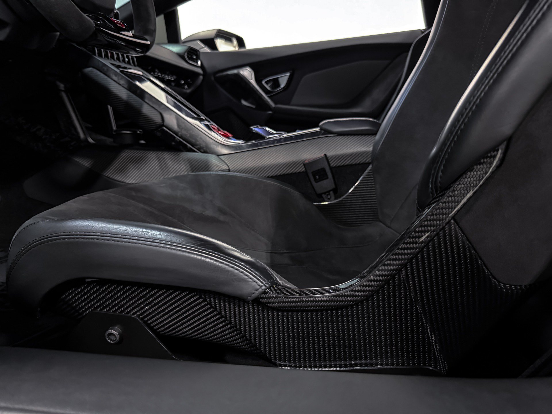 Used 2021 Lamborghini Huracan EVO RWD image 15