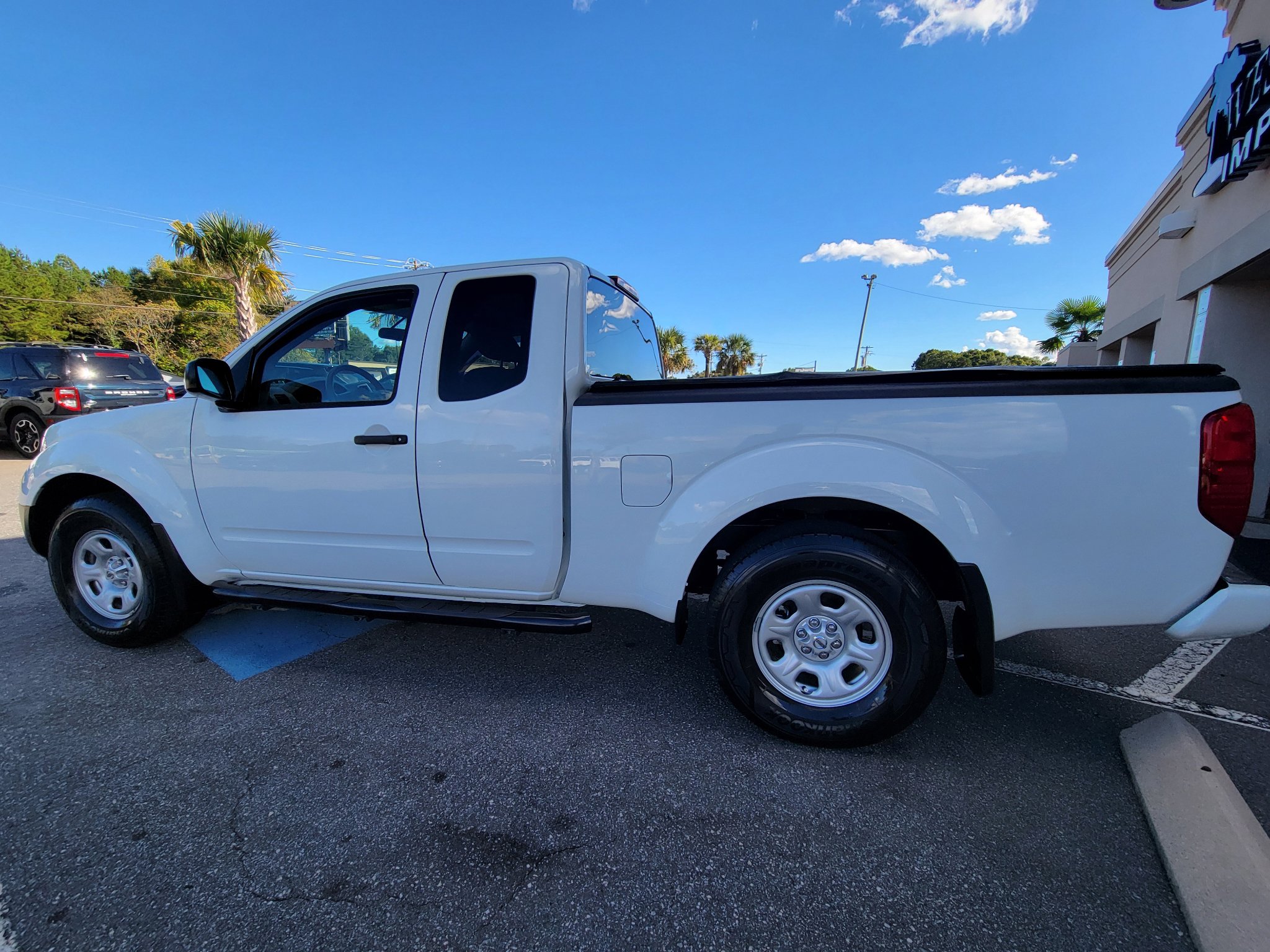 Used 2020 Nissan Frontier S w/ S Utility Package image 8