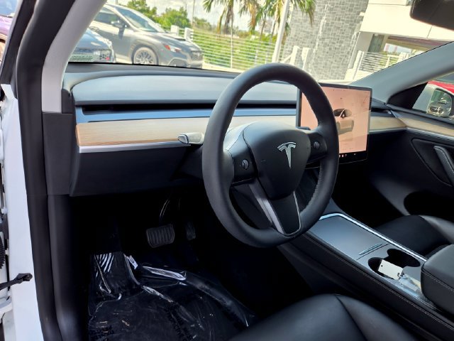 Used 2024 Tesla Model Y Long Range AWD/4WD image 27