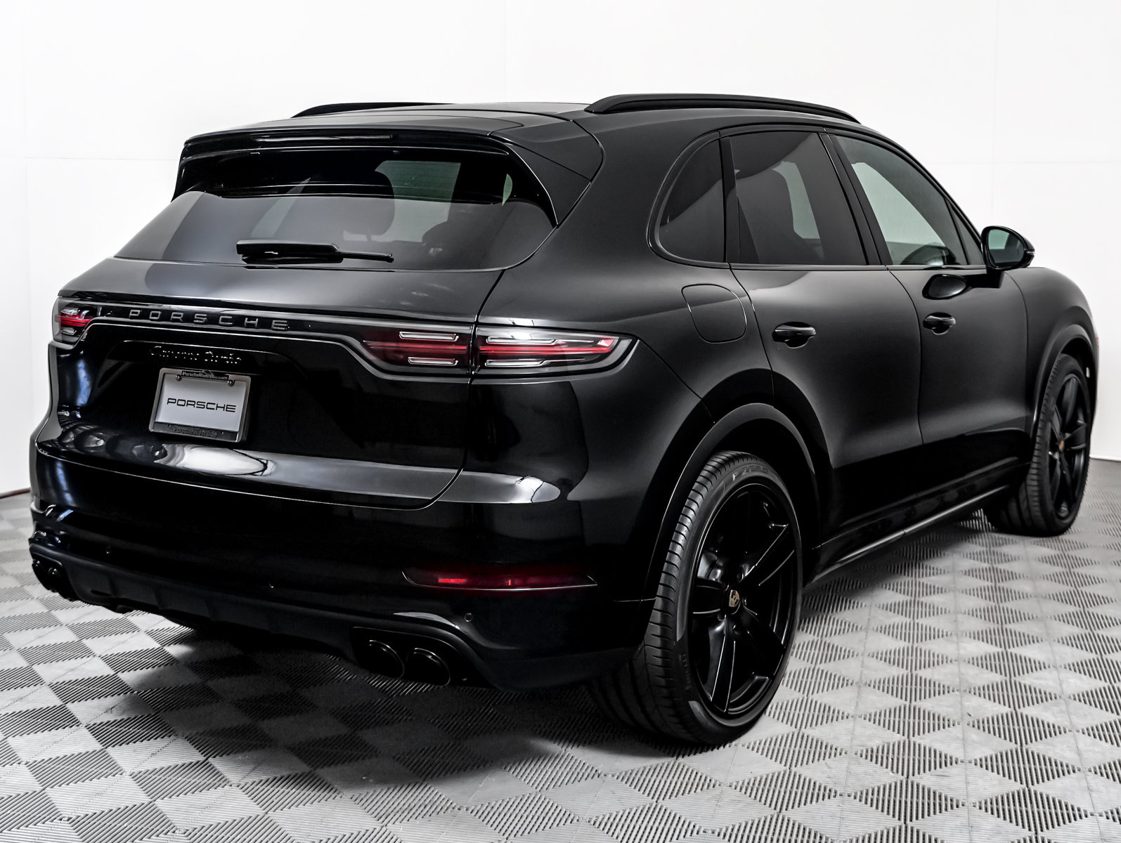Certified 2023 Porsche Cayenne Turbo AWD/4WD image 10