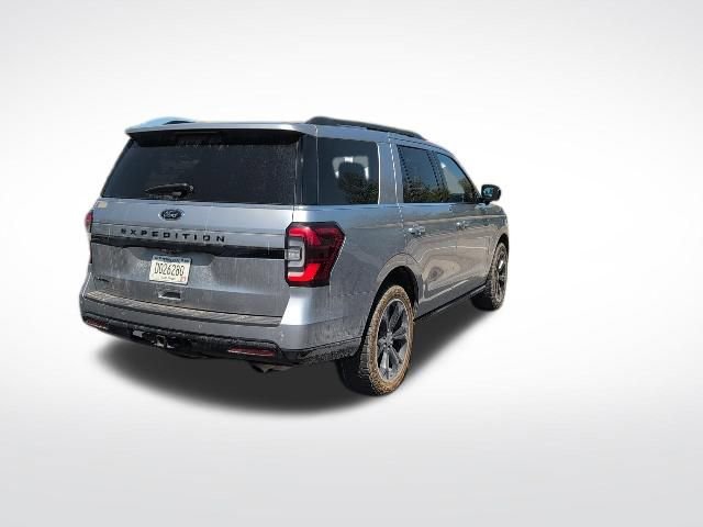 Used 2023 Ford Expedition Limited AWD/4WD image 2