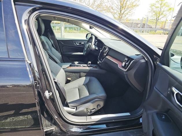 Used 2025 Volvo V60 B5 Cross Country Plus AWD/4WD image 6