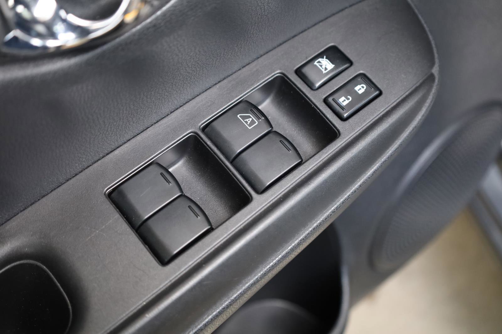 Used 2016 Nissan Versa Note SV FWD image 33