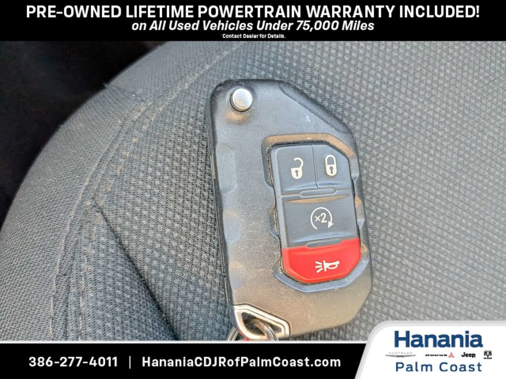 Used 2018 Jeep Wrangler Unlimited Sahara w/ Uconnect 4C Nav & Sound Group AWD/4WD image 33