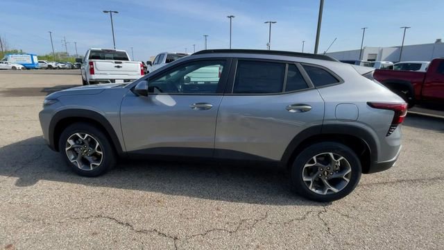 New 2026 Chevrolet Trax LT w/ Sunroof Package FWD image 7