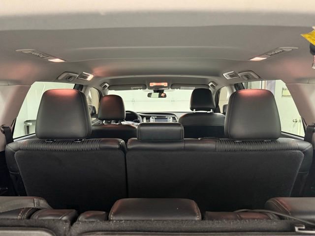 Used 2017 Toyota Highlander Plus FWD image 10