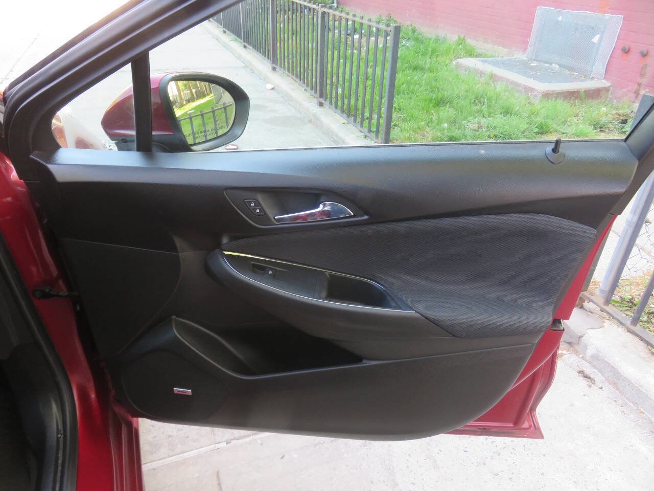 Used 2017 Chevrolet Cruze LT w/ Sun And Sound Package FWD image 28