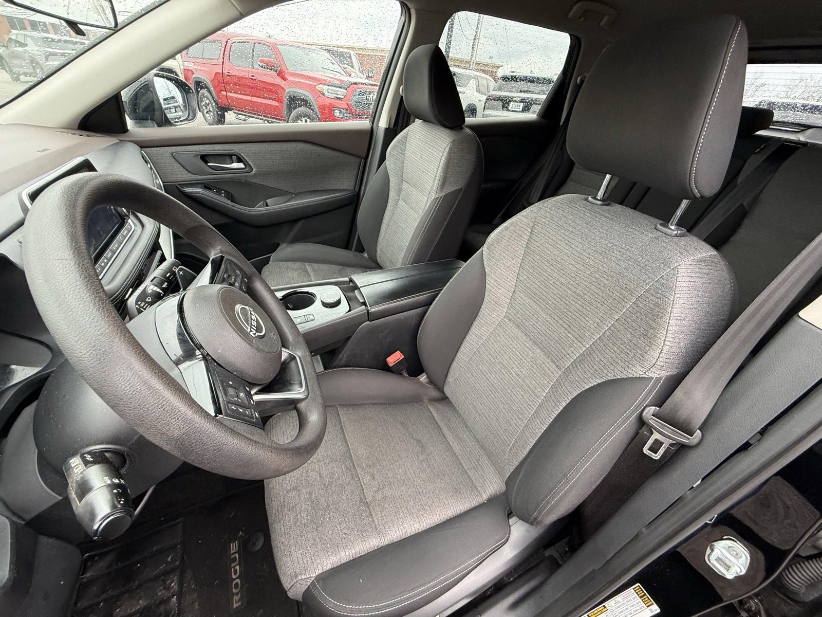 Used 2023 Nissan Rogue SV image 12