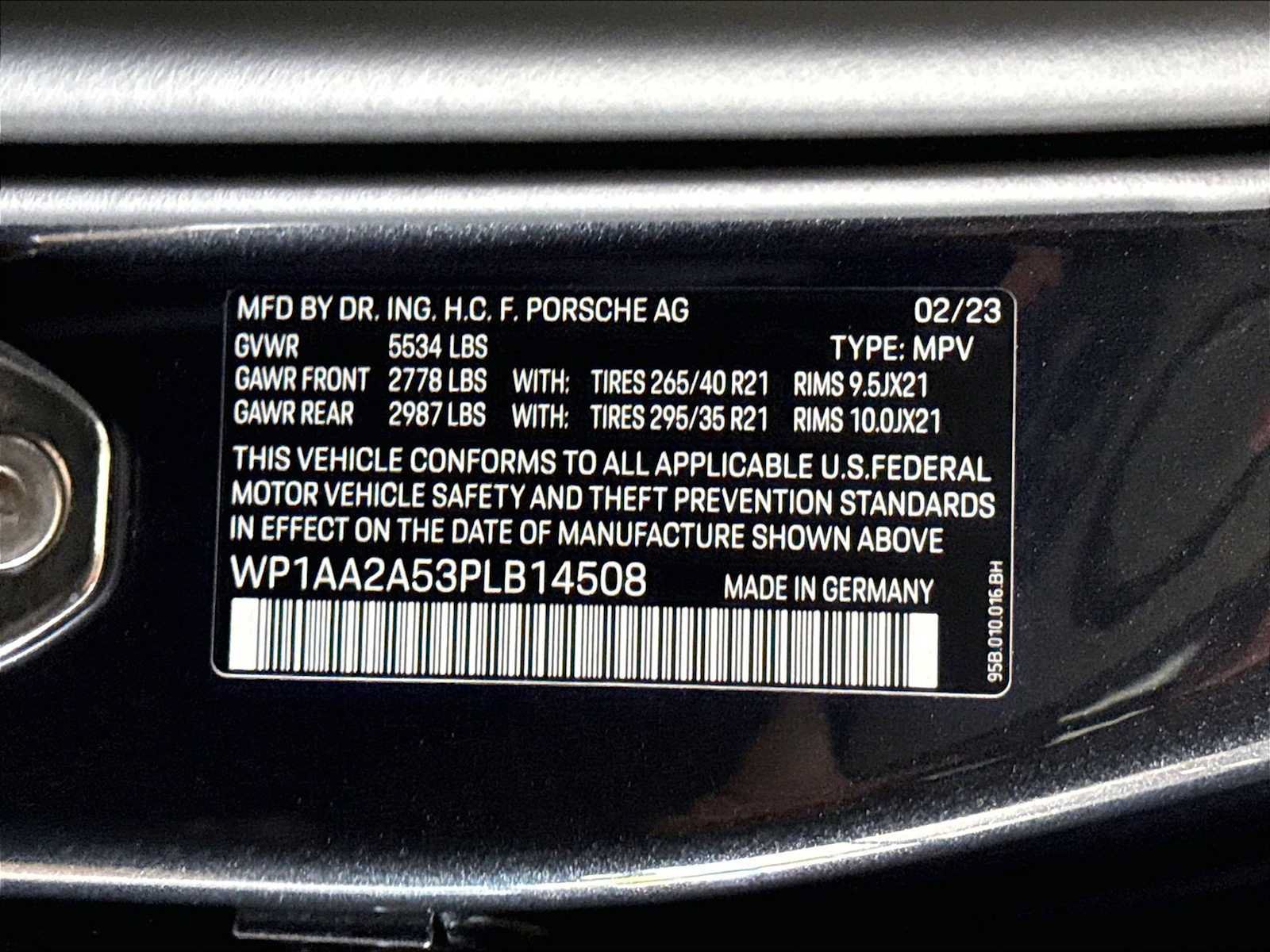 Used 2023 Porsche Macan AWD/4WD image 36