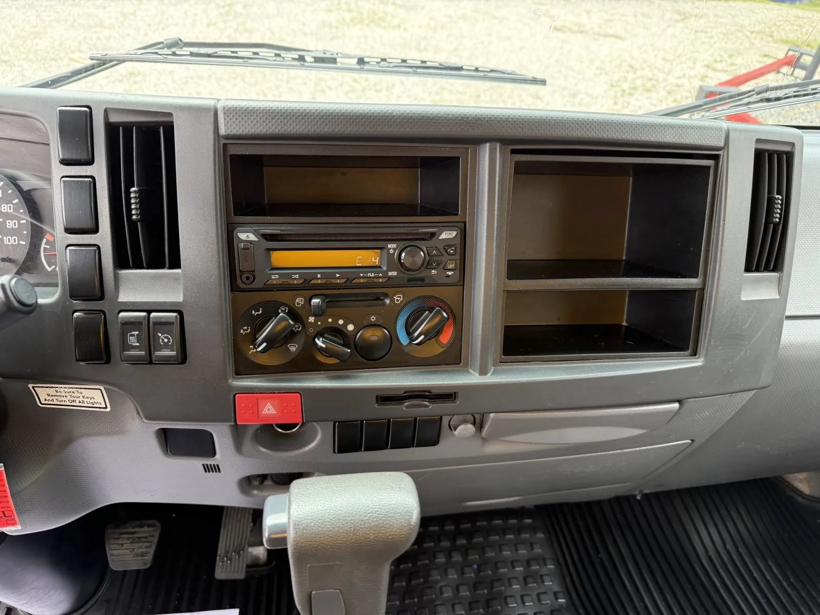 Used 2021 Isuzu NPR RWD image 22
