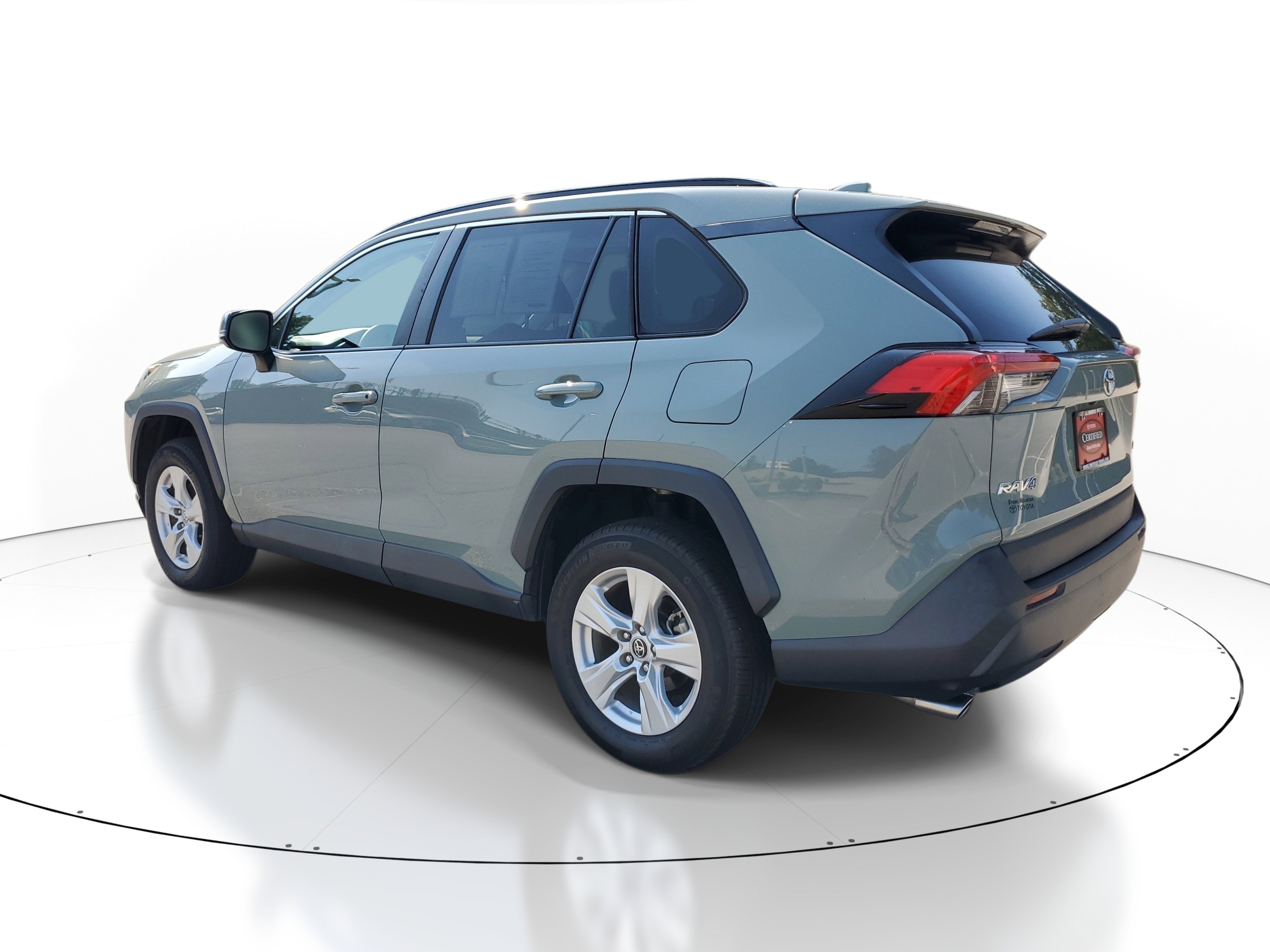 Used 2020 Toyota RAV4 XLE w/ Convenience Package FWD image 4