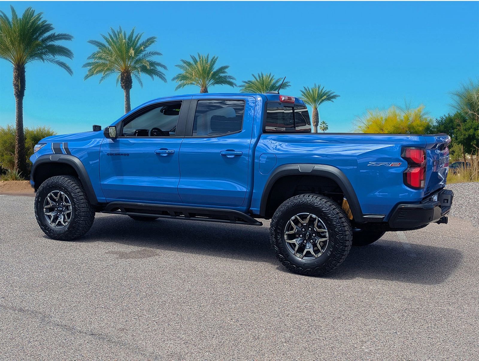 Used 2026 Chevrolet Colorado ZR2 w/ Technology Package AWD/4WD image 3