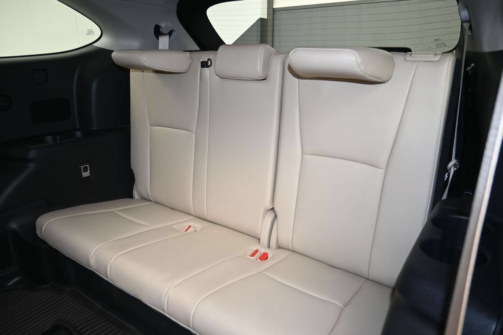 Used 2022 Toyota Highlander Platinum FWD image 25