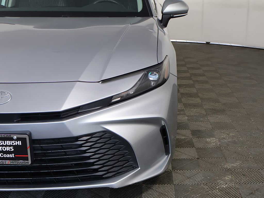 Used 2025 Toyota Camry LE FWD image 11