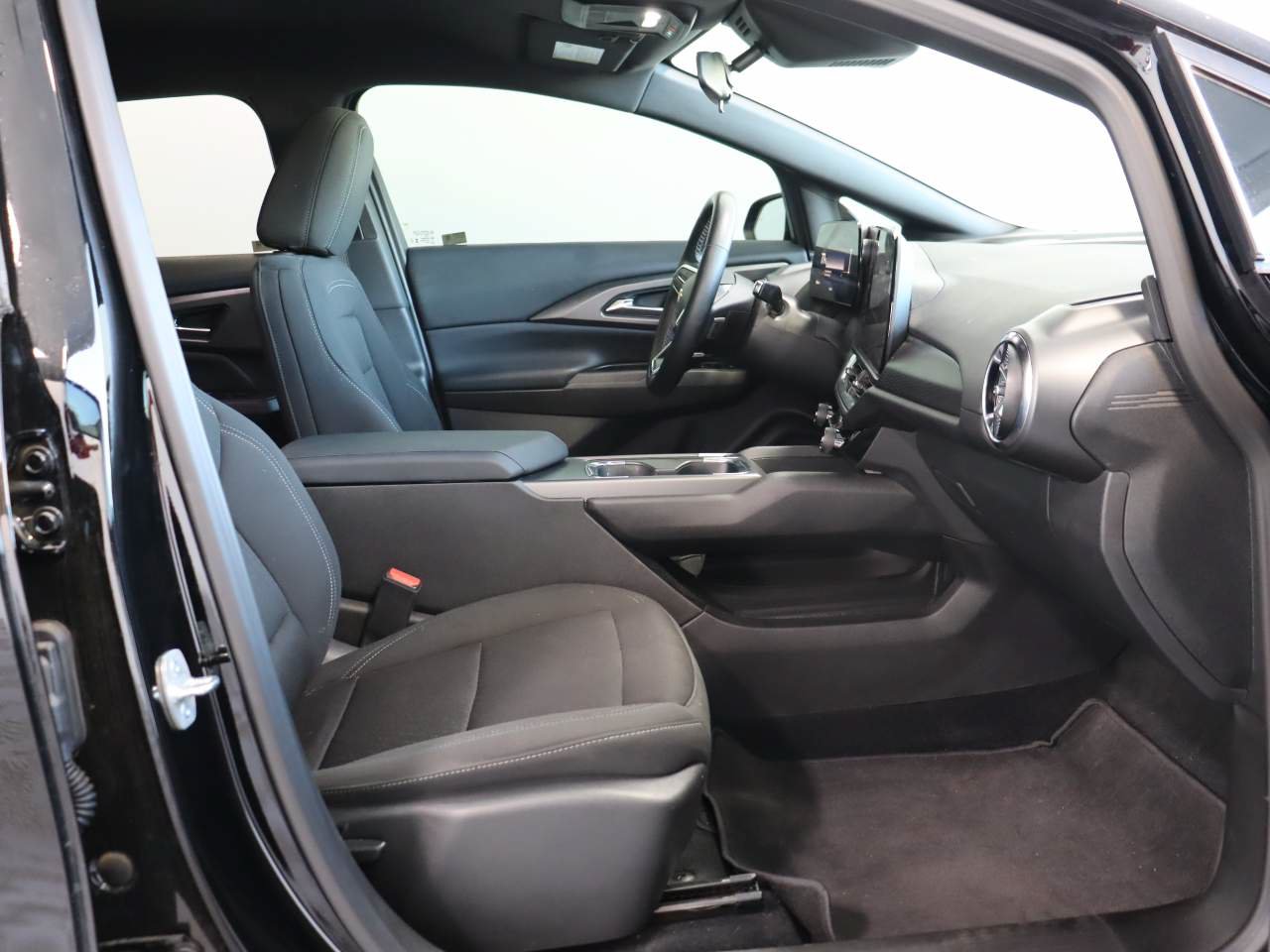 Certified 2025 Chevrolet Equinox EV LT w/ Comfort Package FWD image 19