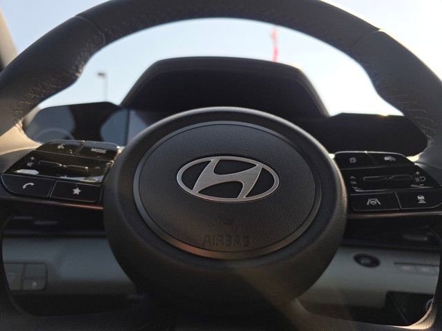 Certified 2025 Hyundai Elantra Limited image 28