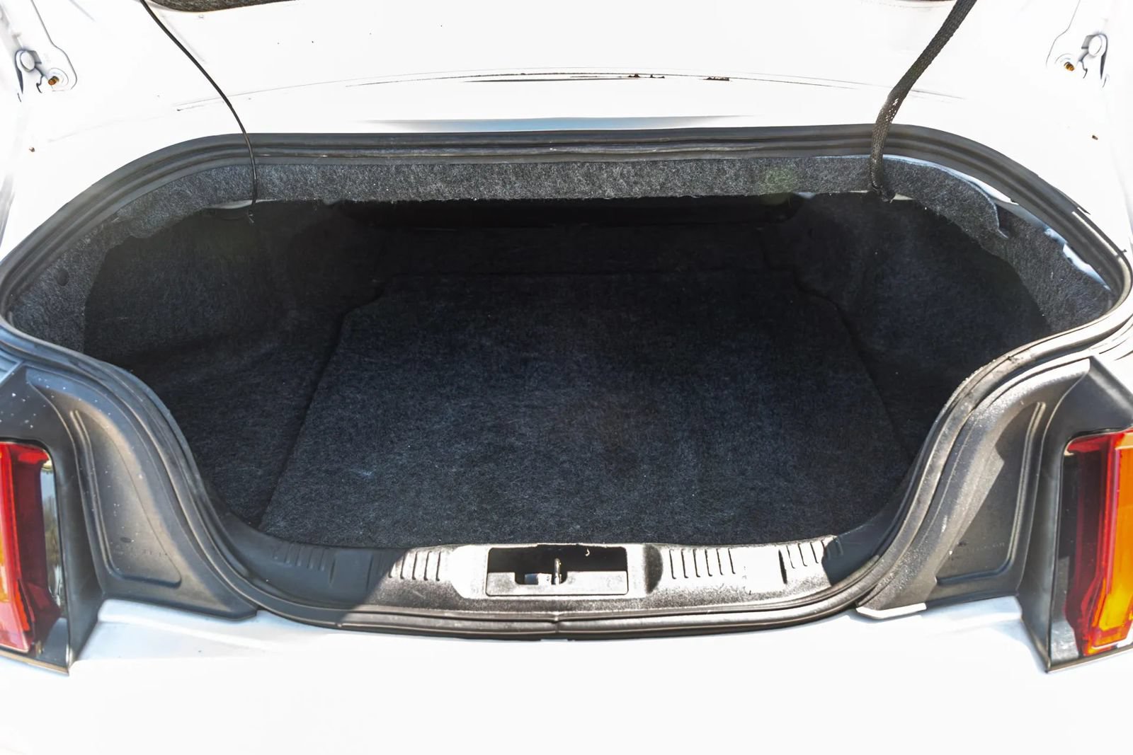 Used 2018 Ford Mustang Premium RWD image 38