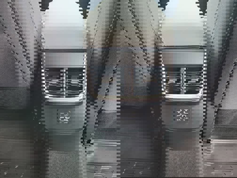 Used 2023 Subaru Outback Premium image 31