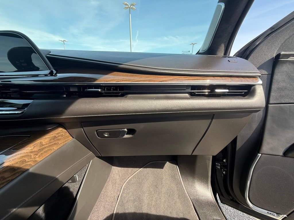 Used 2024 Cadillac Escalade Premium Luxury Platinum AWD/4WD image 30