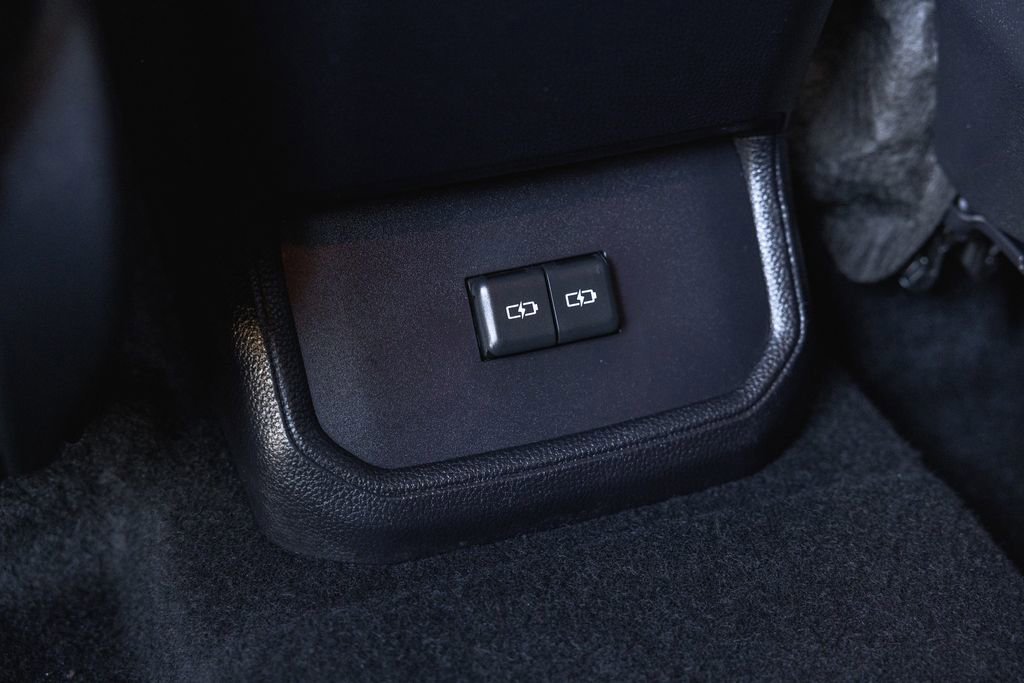 Certified 2024 Toyota Highlander XLE image 28