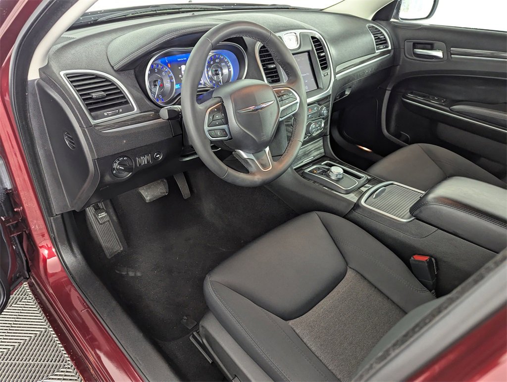 Used 2022 Chrysler 300 Touring image 11