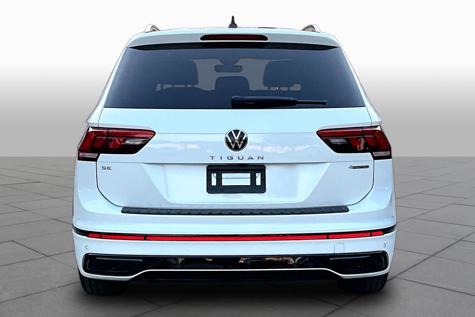 Used 2024 Volkswagen Tiguan SE R-Line AWD/4WD image 5