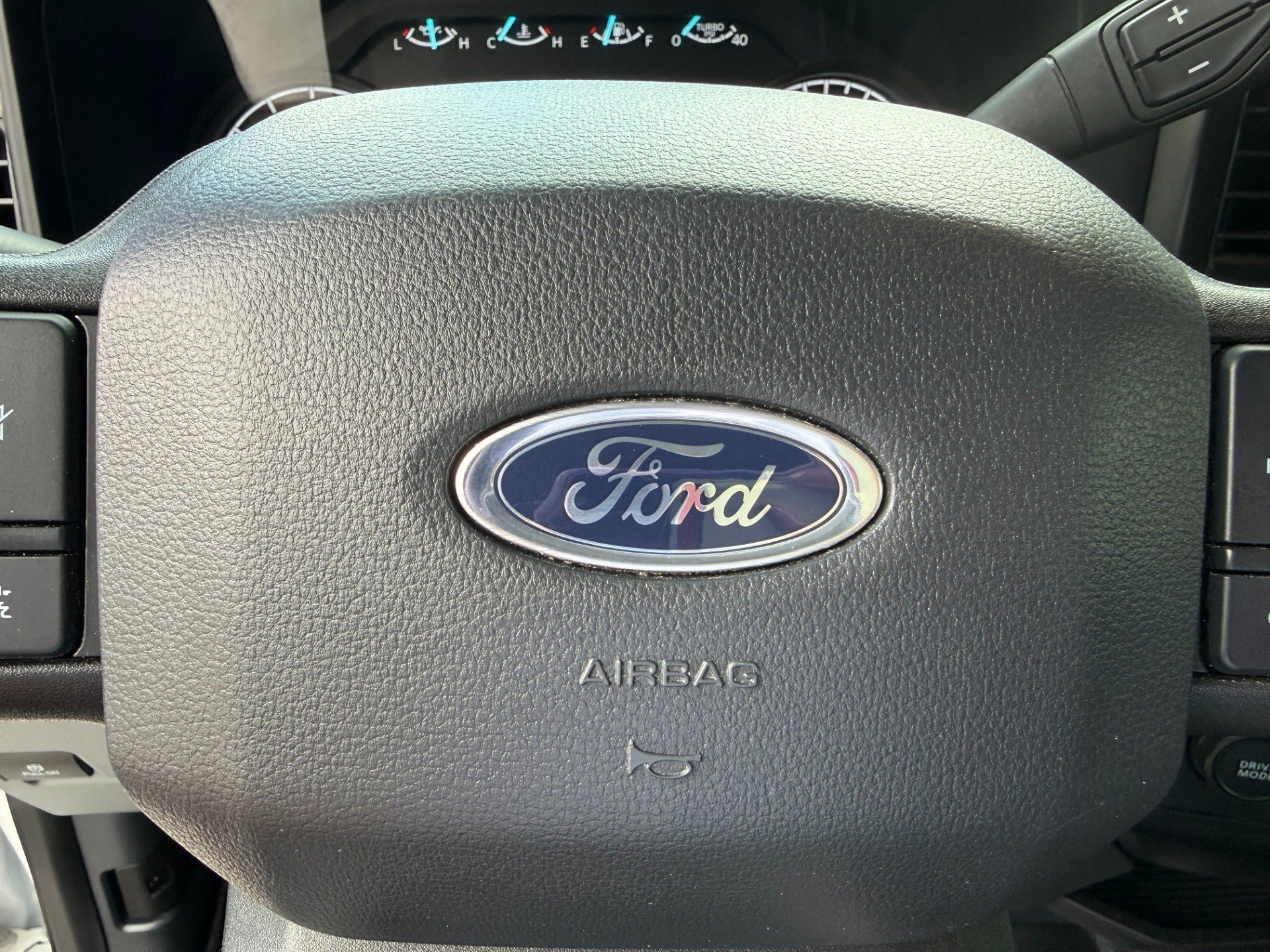Used 2024 Ford F350 XLT w/ FX4 Off-Road Package AWD/4WD image 33