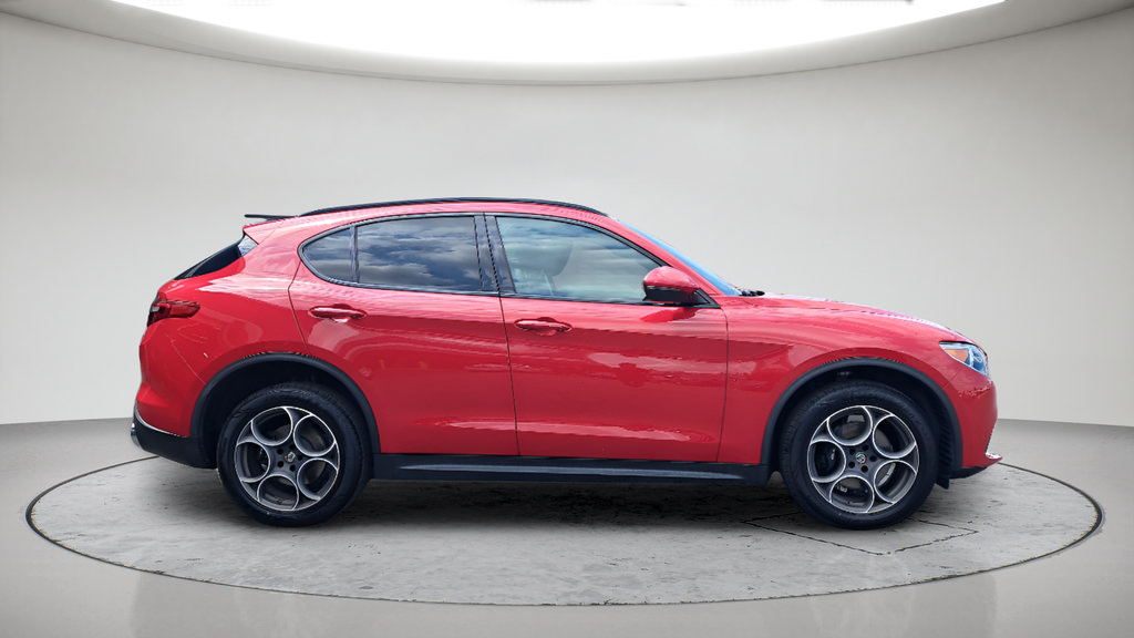 Used 2018 Alfa Romeo Stelvio Sport w/ Quick Order Package 22J Sport AWD/4WD image 2