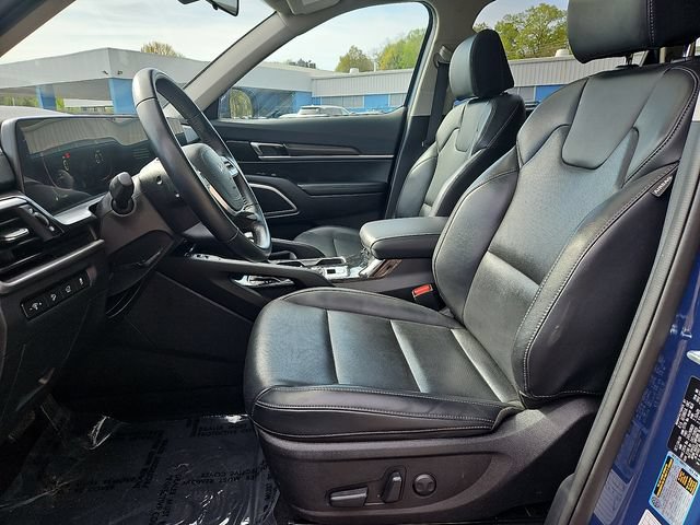 Used 2025 Kia Telluride S FWD image 17