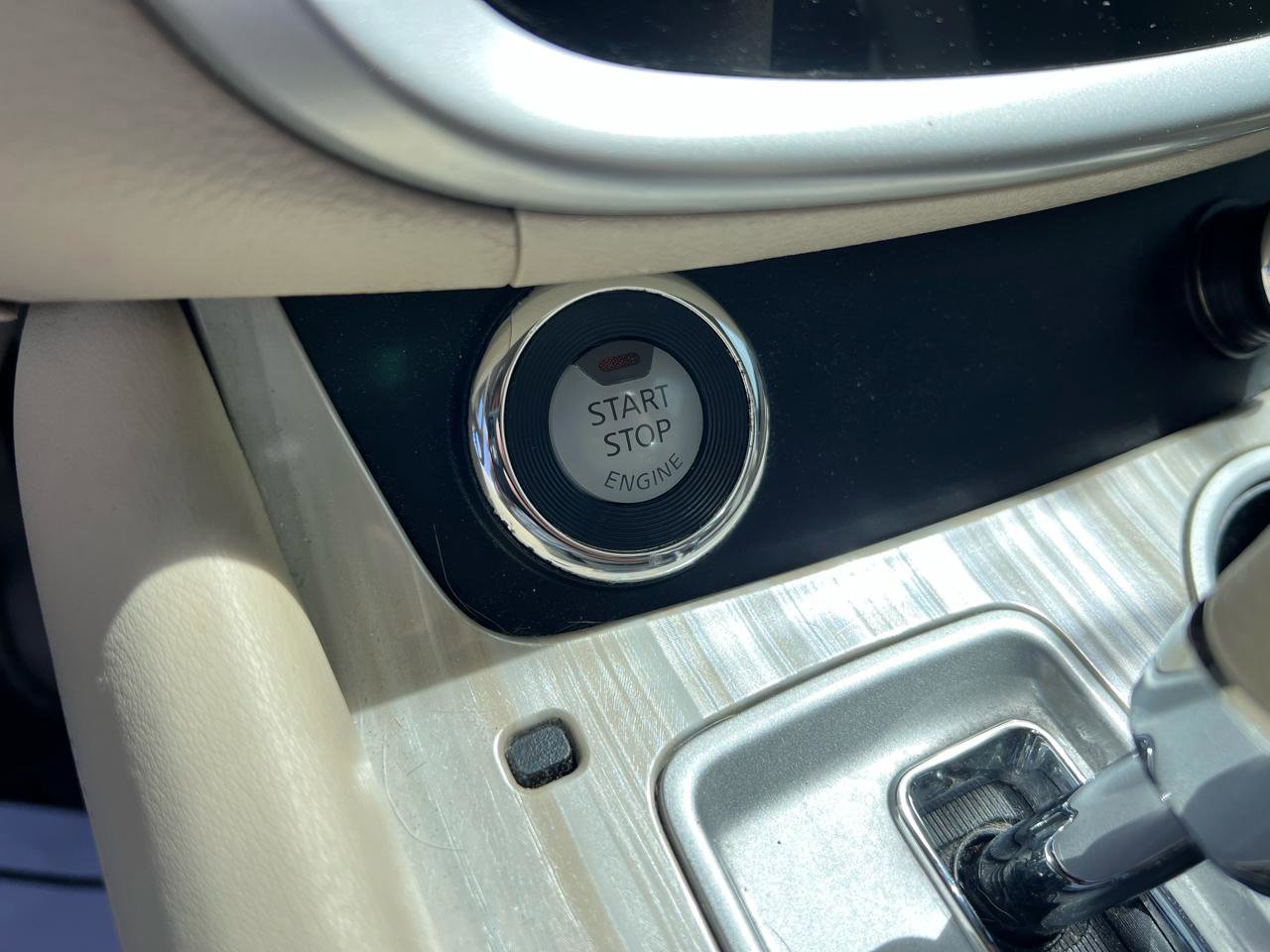 Used 2015 Nissan Murano S w/ Navigation Package AWD/4WD image 12