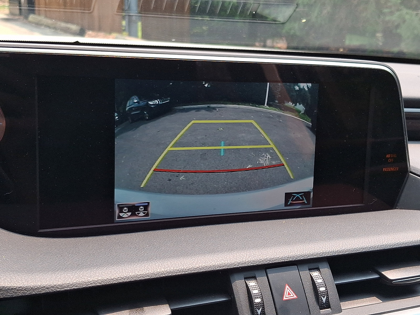 Certified 2020 Lexus ES 300h w/ Premium Package FWD image 20