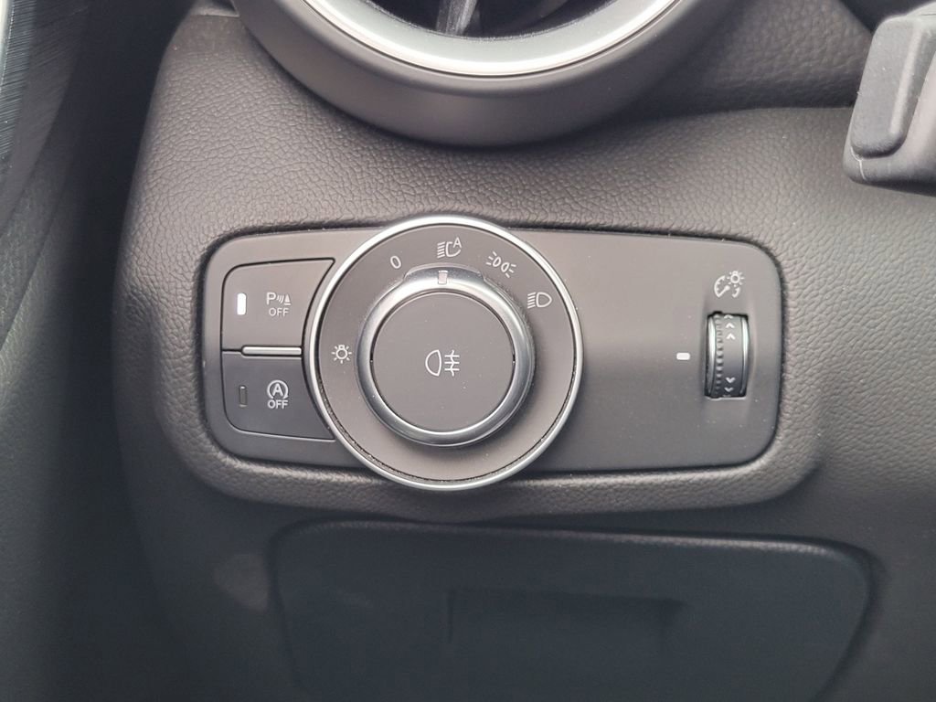 Used 2024 Alfa Romeo Giulia Sprint image 12