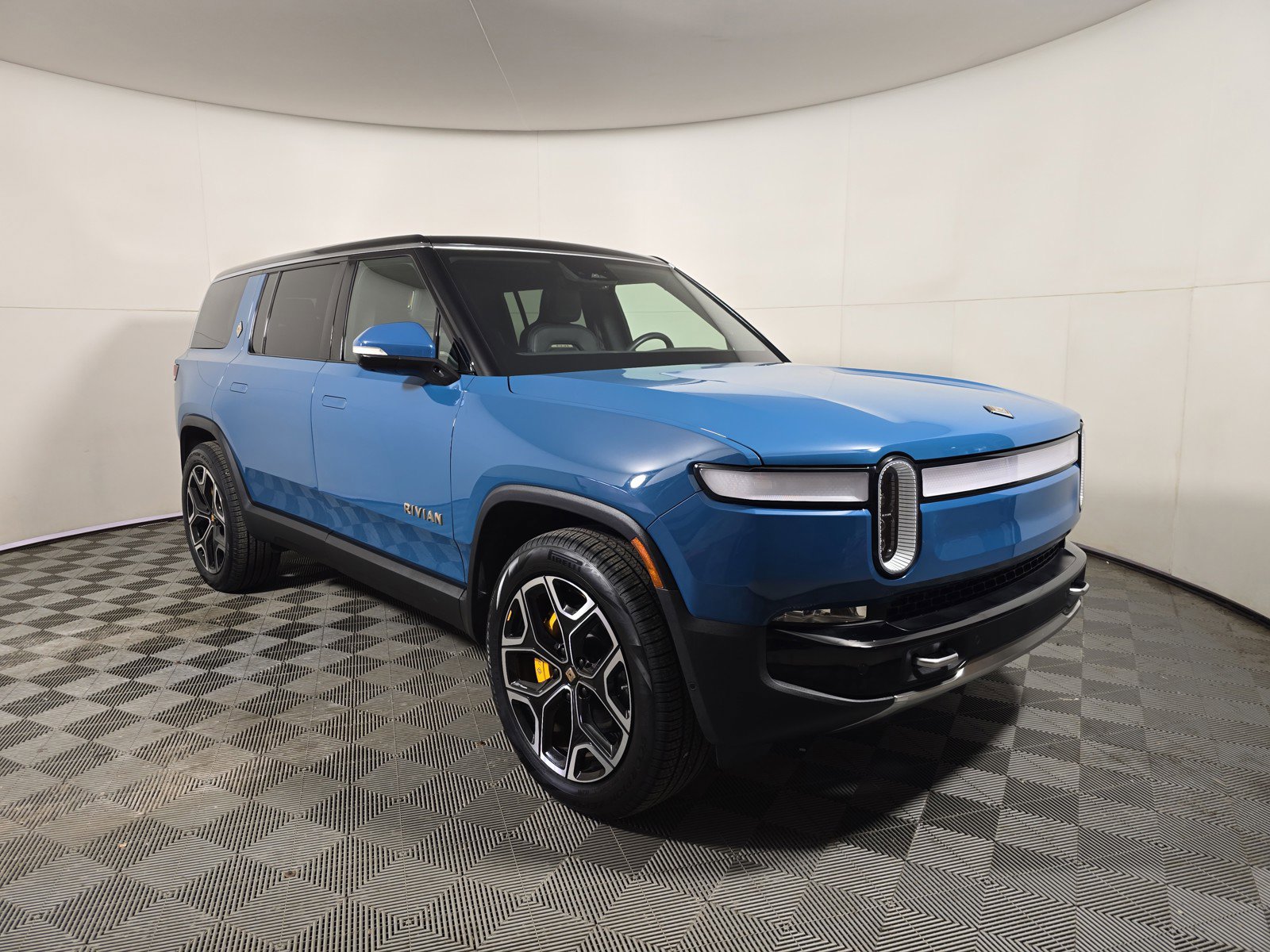 Used 2022 Rivian R1S Launch Edition AWD/4WD image 7