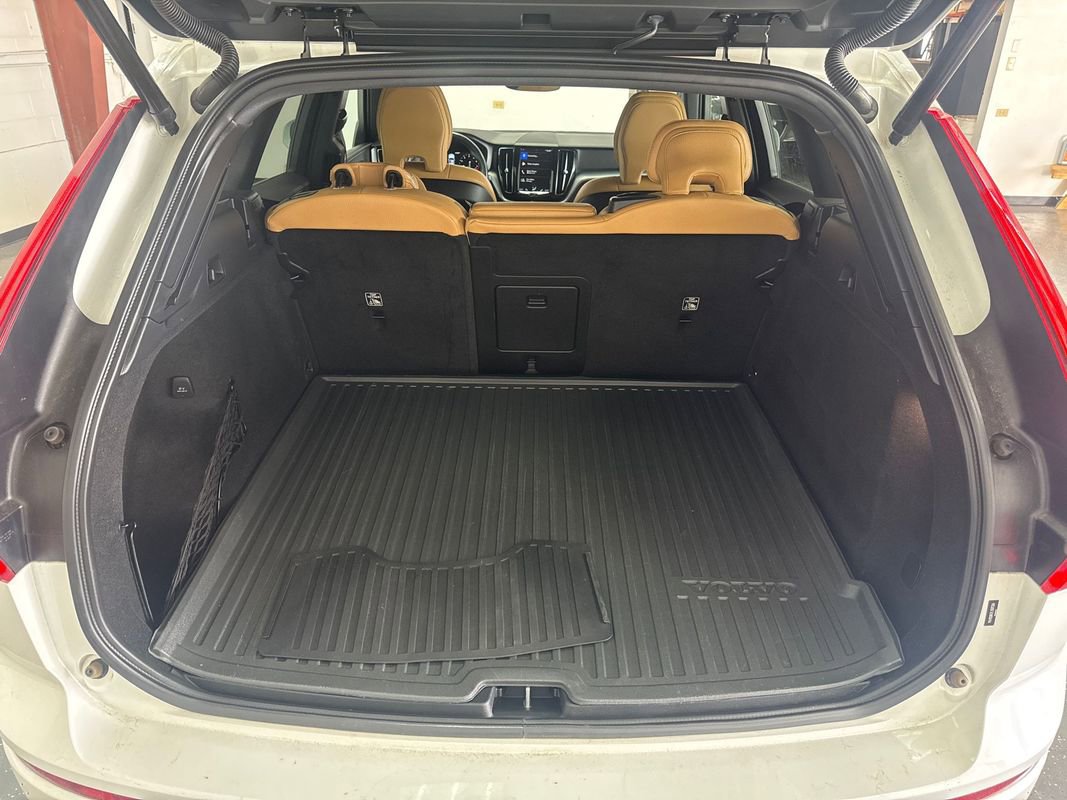 Used 2020 Volvo XC60 T5 Momentum AWD/4WD image 18