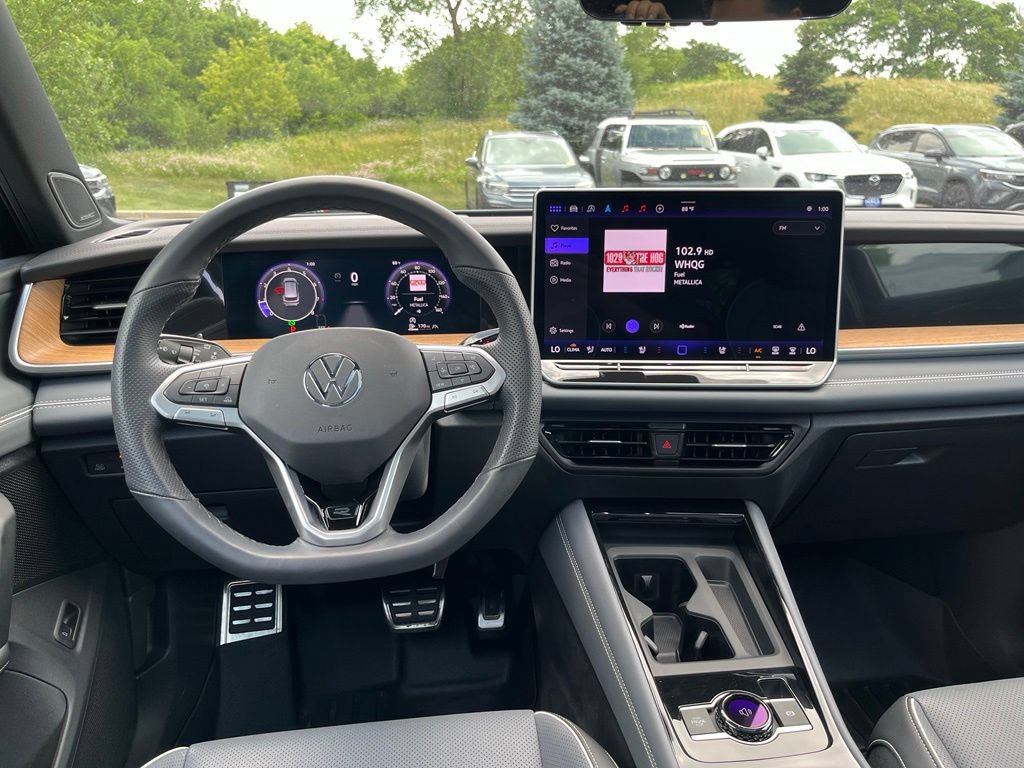 Certified 2025 Volkswagen Tiguan SEL R-Line AWD/4WD image 18