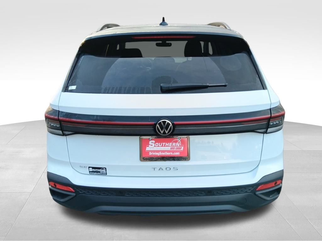 Used 2025 Volkswagen Taos SE image 4