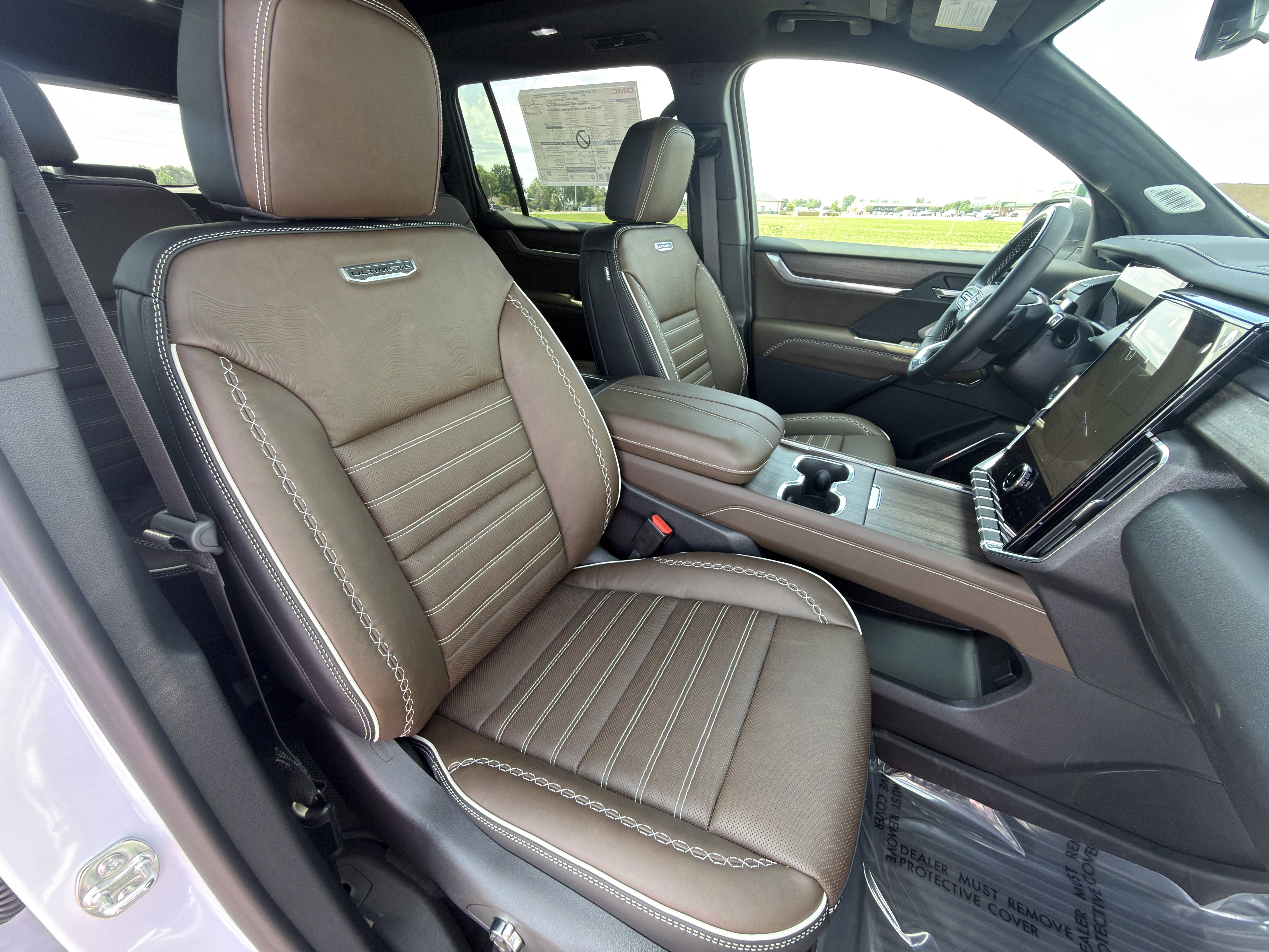 New 2026 GMC Acadia Denali Ultimate w/ LPO, Floor Liner Package AWD/4WD image 14