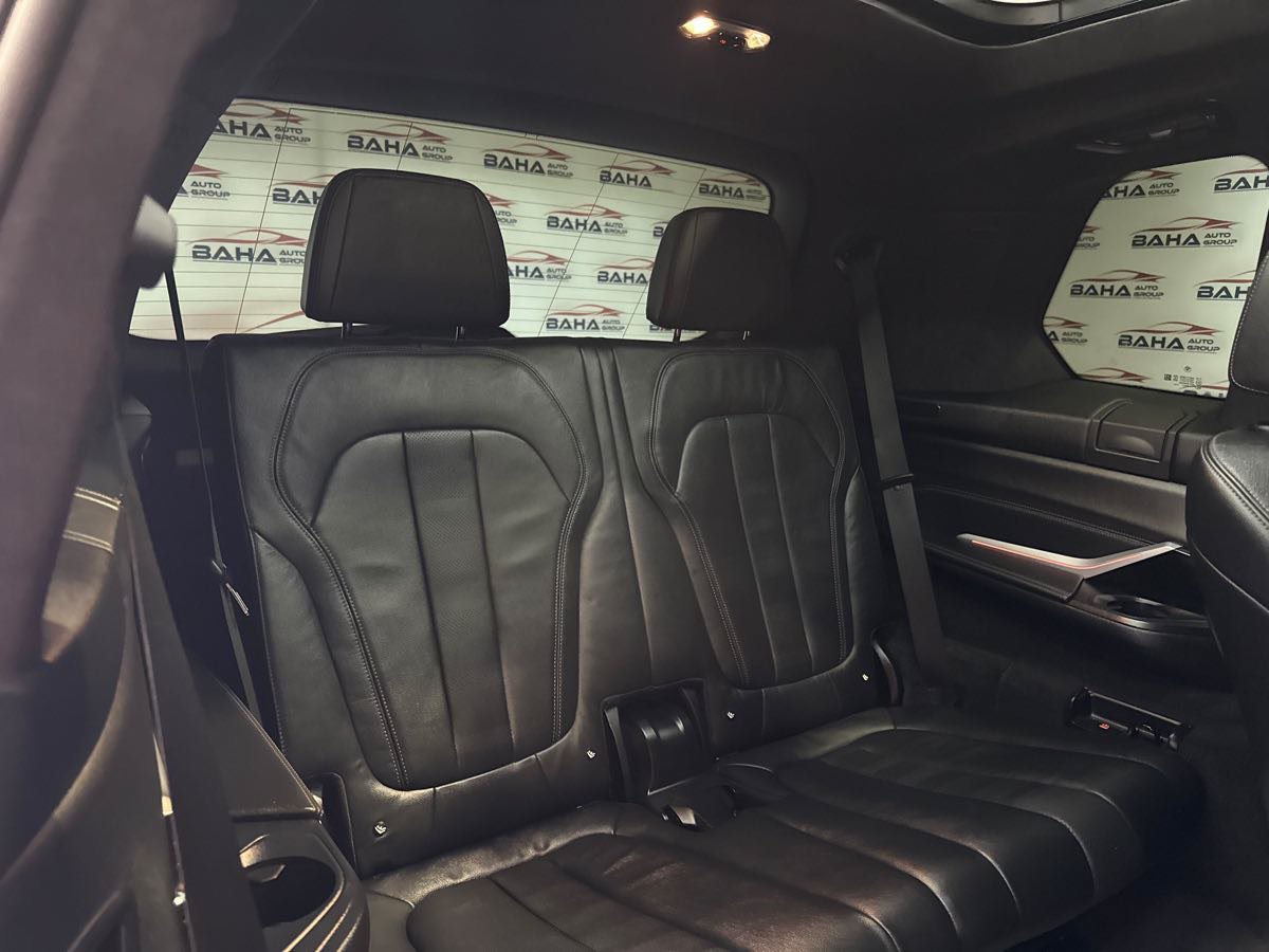 Used 2022 BMW X7 xDrive40i w/ M Sport Package AWD/4WD image 41