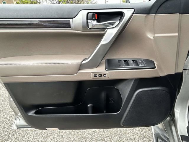 Used 2023 Lexus GX 460 Luxury w/ Accessory Package image 12