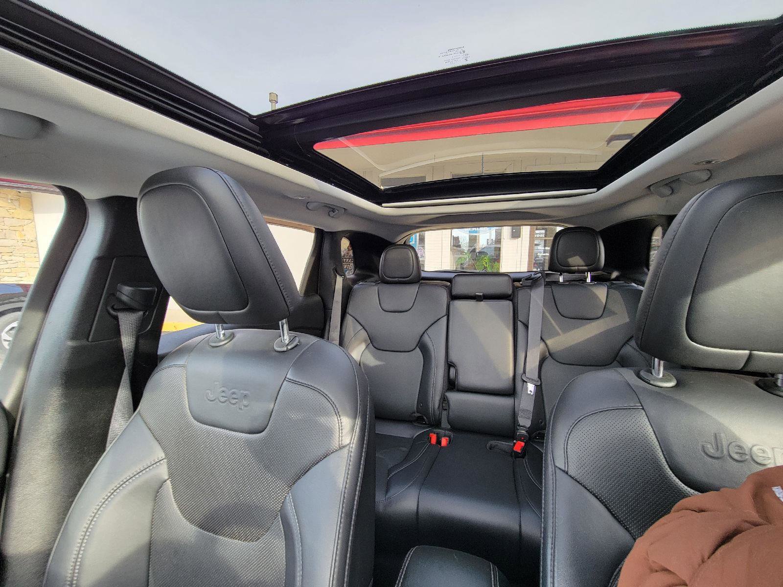 Used 2019 Jeep Cherokee Limited image 26