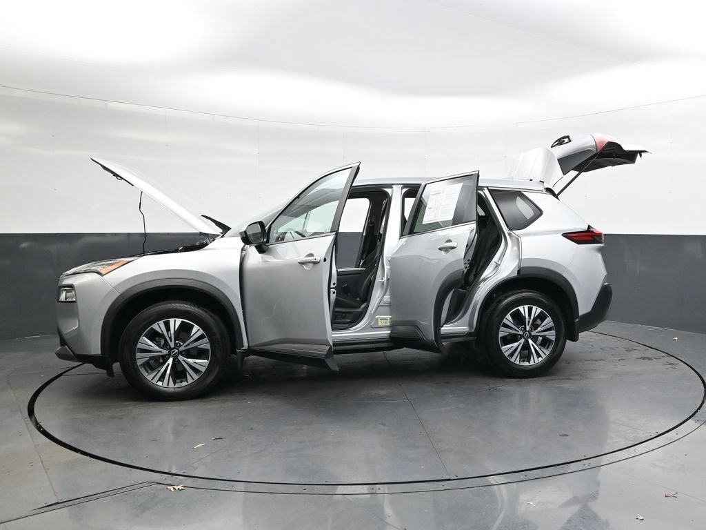 Used 2023 Nissan Rogue SV image 43