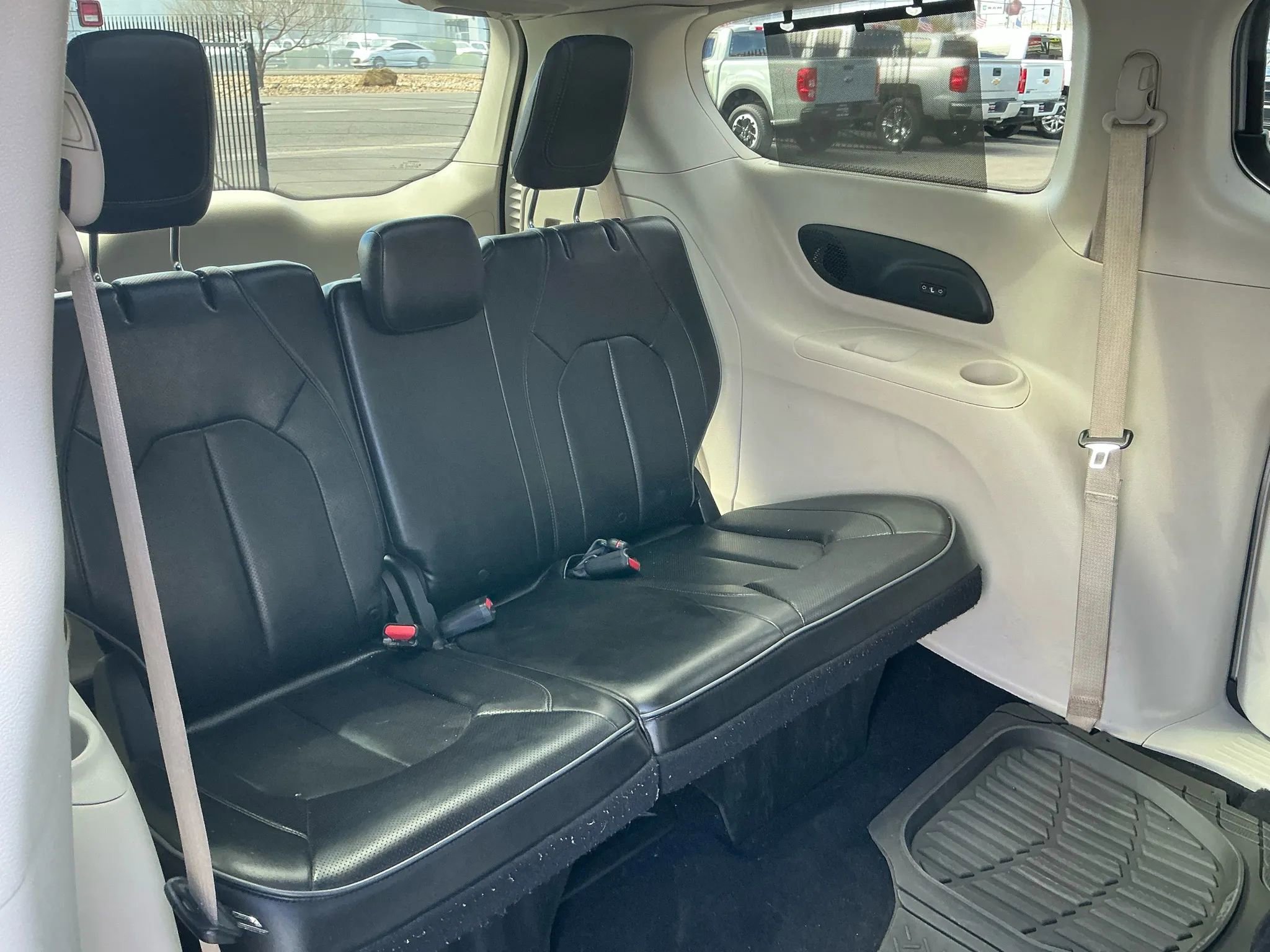 Used 2020 Chrysler Pacifica Limited FWD image 24