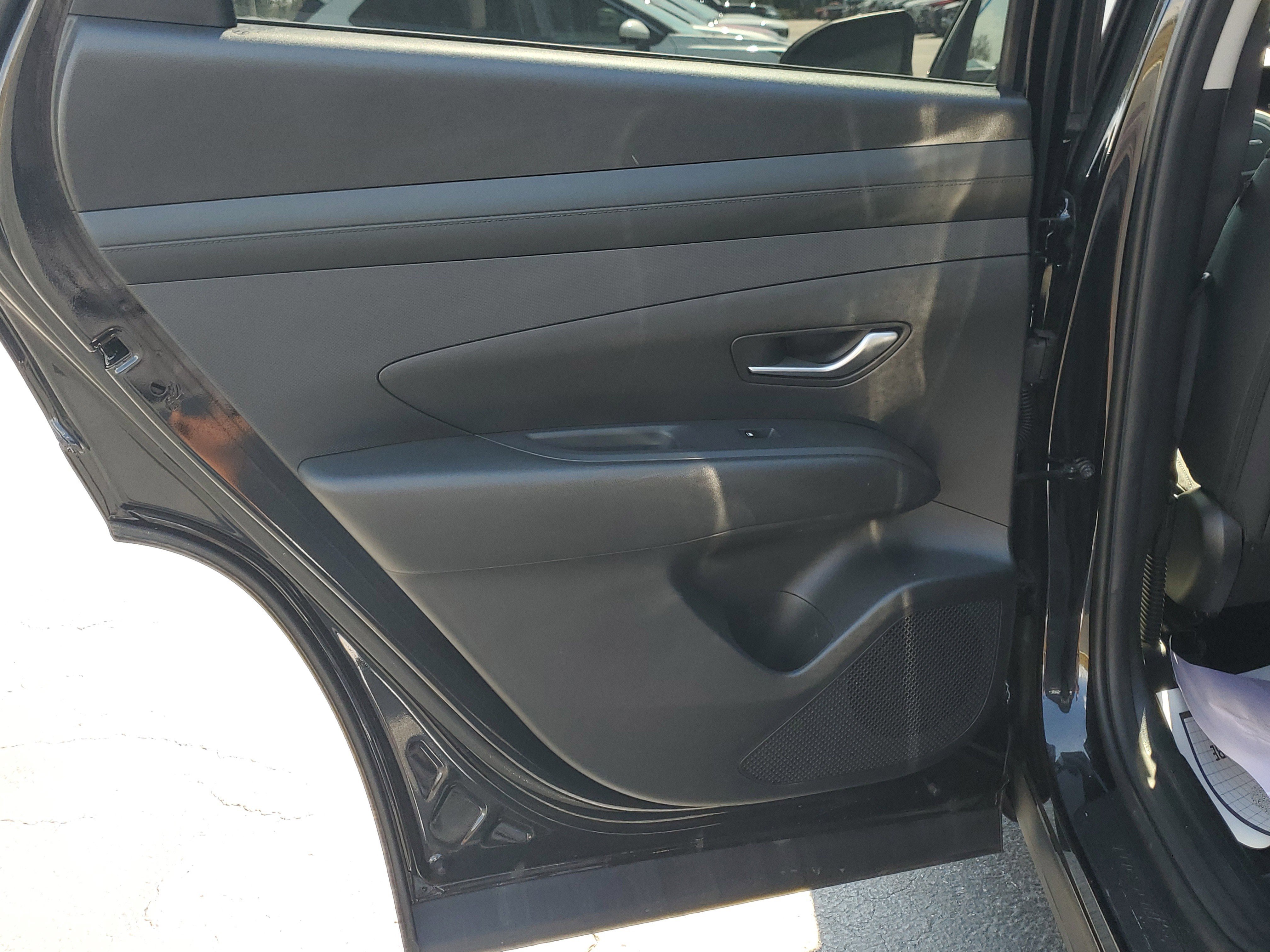 Used 2025 Hyundai Tucson SE image 11