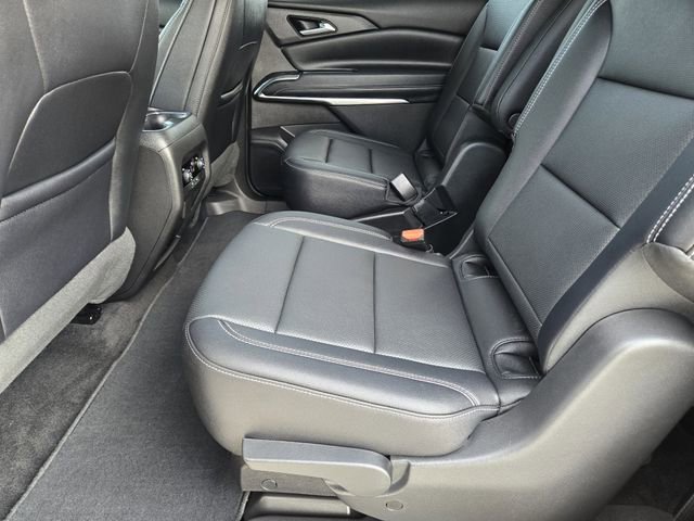 Used 2025 Chevrolet Traverse LT w/ Driver Confidence Package FWD image 29