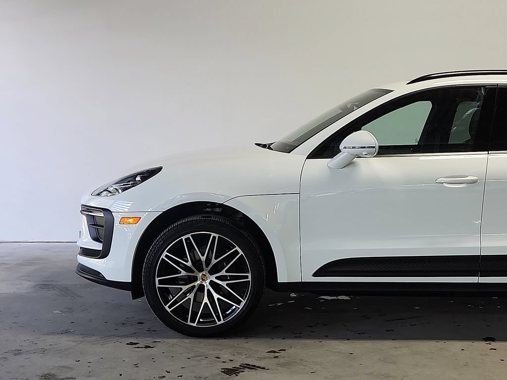 Used 2026 Porsche Macan AWD/4WD image 6