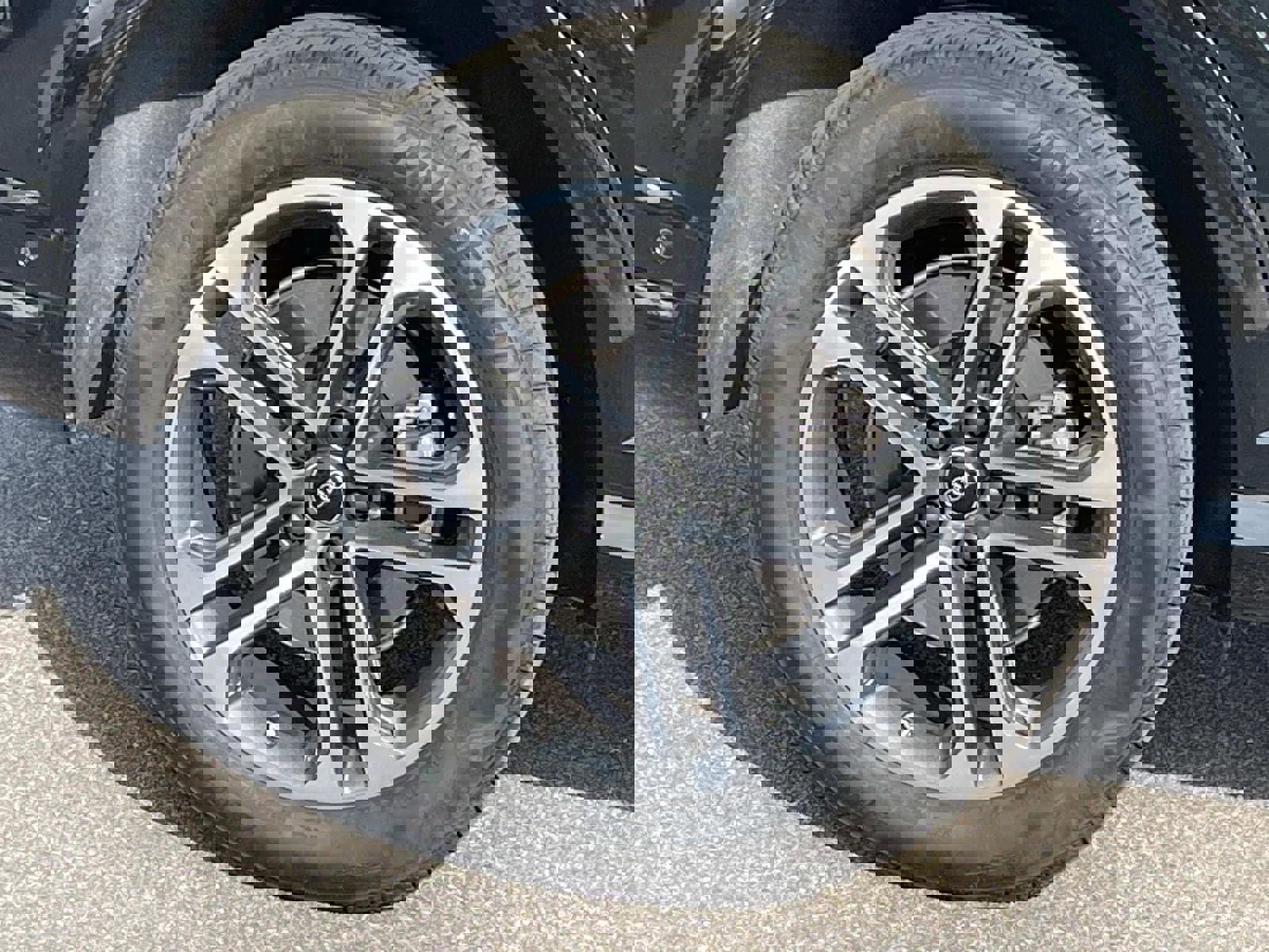 Used 2025 Audi Q5 Premium w/ Convenience Package image 9